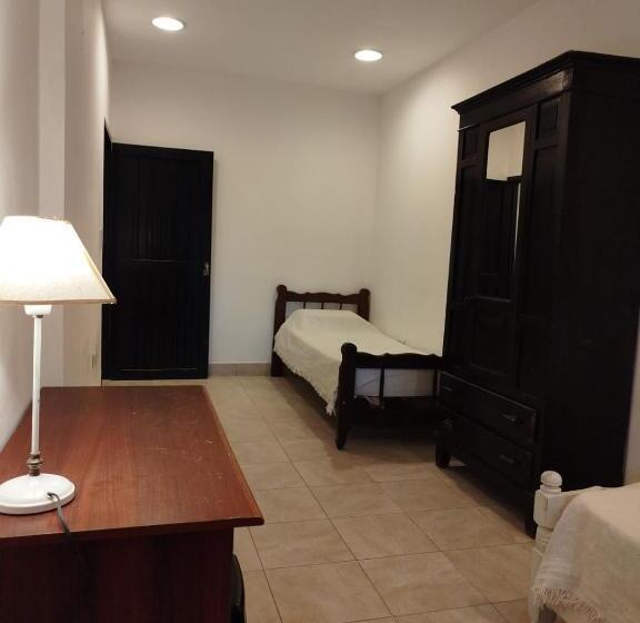 标准间, Hostel Custom