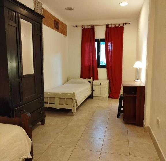 标准间, Hostel Custom