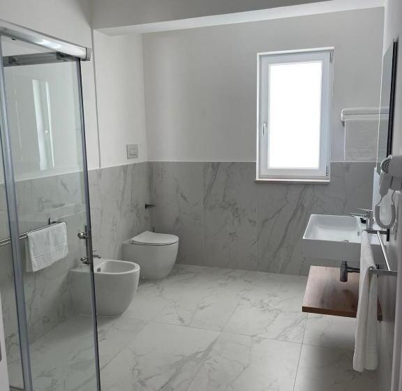 اتاق لوکس با چشم‌انداز دریا, Diadema