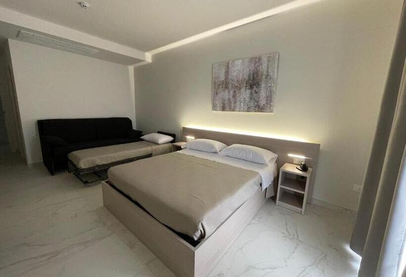 اتاق سه نفره دلوکس با چشم‌انداز دریا, Diadema