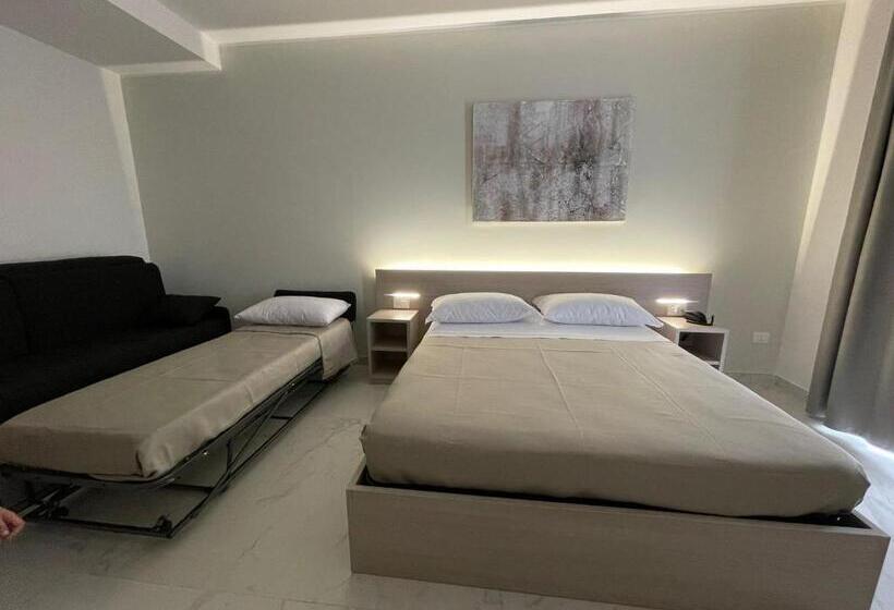 اتاق سه نفره دلوکس با چشم‌انداز دریا, Diadema