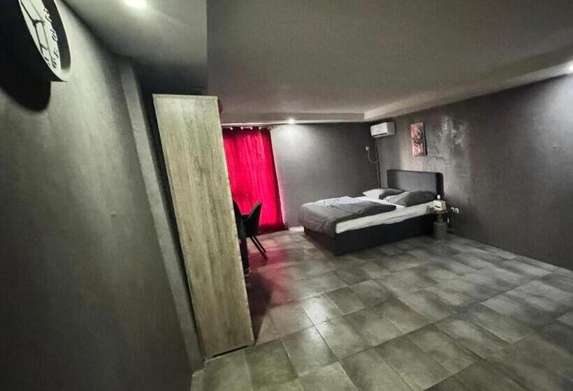 اتاق استاندارد, Mai