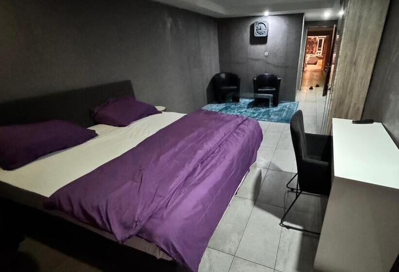 اتاق استاندارد یک نفره, Mai