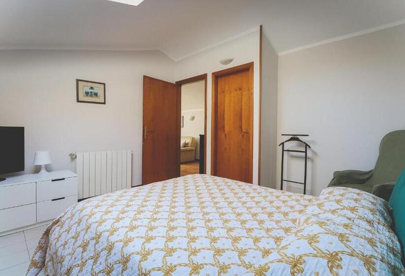 غرفة قياسية, Cinquale Sea Room