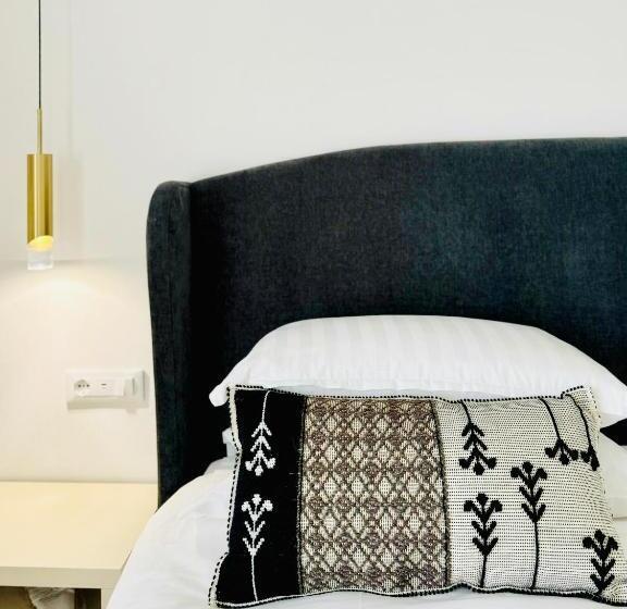 标准间带阳台, Feel Boutique Rooms