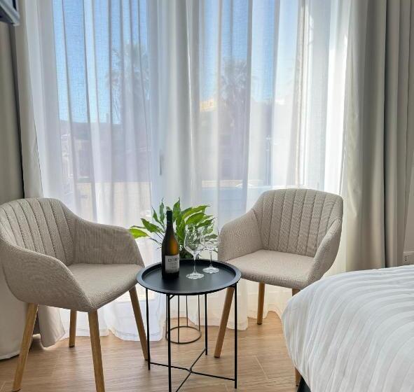 标准间带阳台, Feel Boutique Rooms