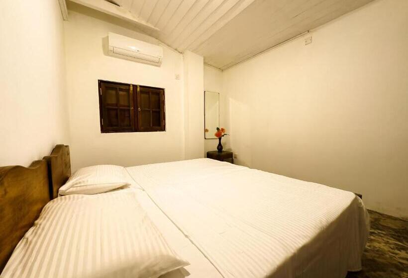 スタンダードルーム, House Of Merchants