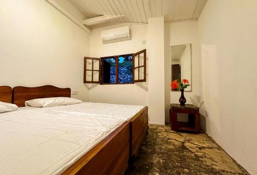 スタンダードルーム, House Of Merchants