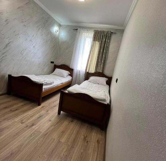 غرفة قياسية, Madoyans Rest House