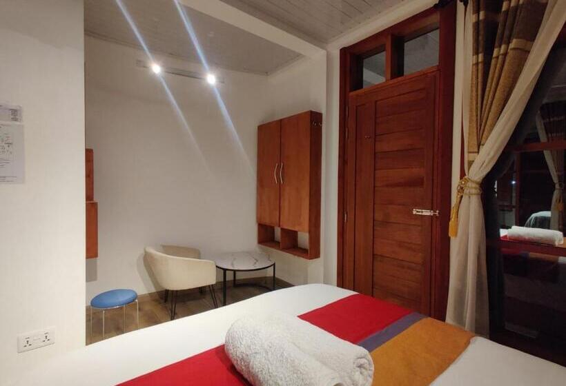 اتاق لوکس با بالکن, Palm Lagoon