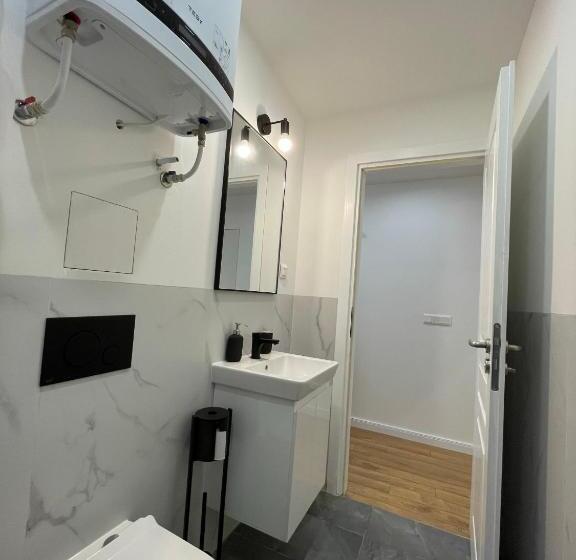 דירת חדר, Prime Stays At 92 Antim I Street