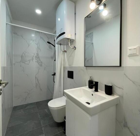 דירת חדר, Prime Stays At 92 Antim I Street