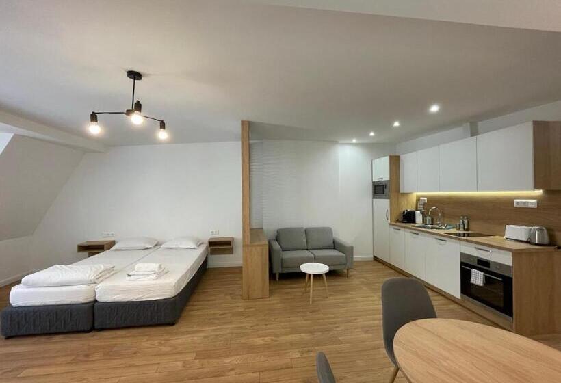 דירת חדר, Prime Stays At 92 Antim I Street