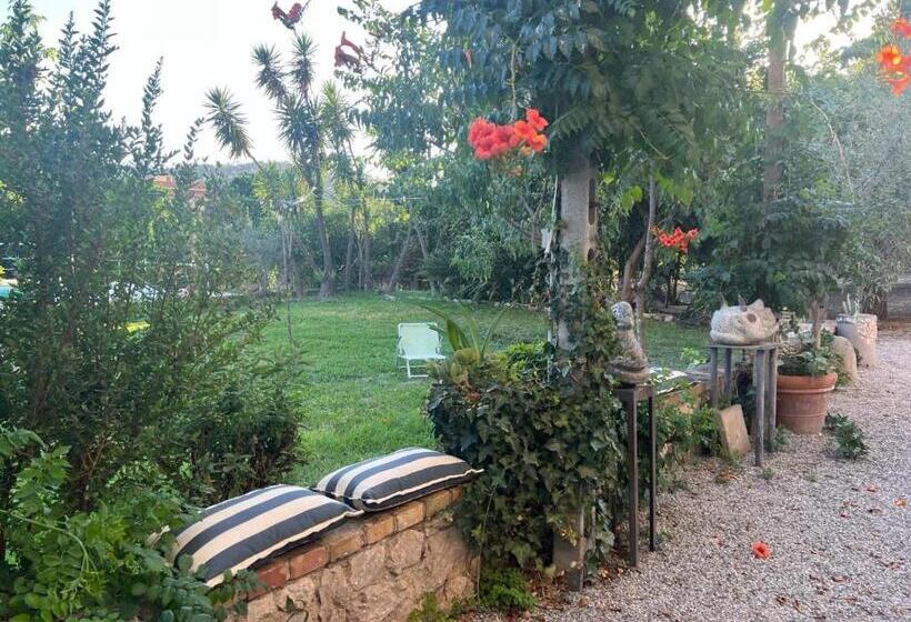 غرفة قياسية ثلاثية مزودة بشرفة, Vida Locrese Con Piscina Salata