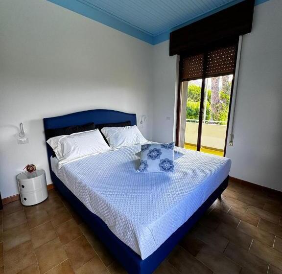 غرفة قياسية رباعية مزودة بشُرفة, Vida Locrese Con Piscina Salata