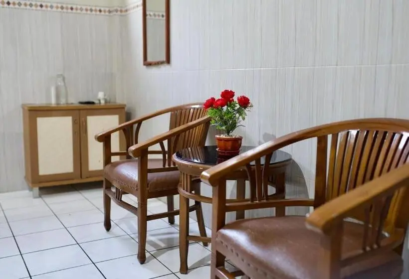 Delüks Oda, Garuda Setia