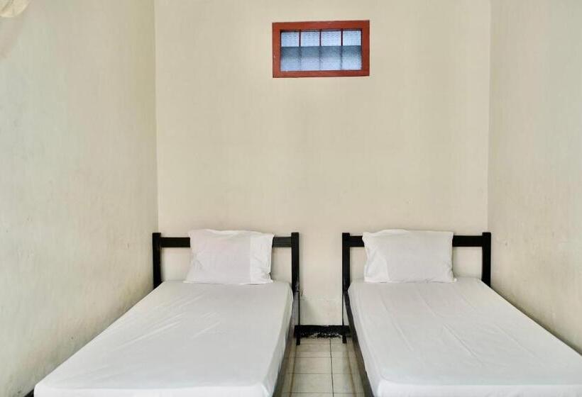 带共用浴室的标准房间, Garuda Setia