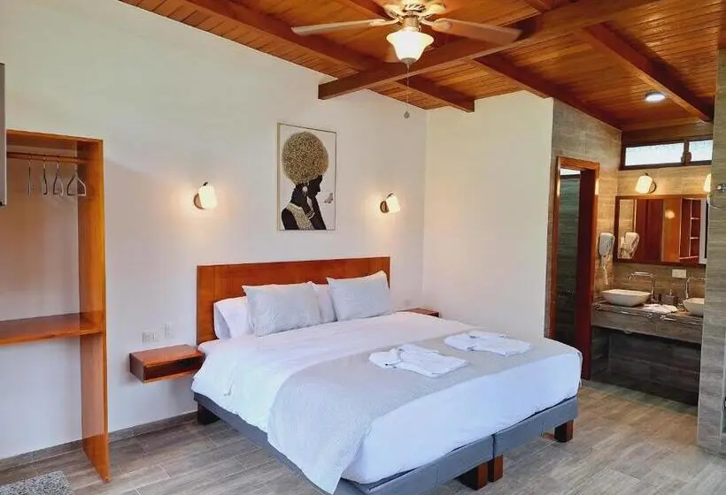 キングサイズベッドのスイートルーム, Royal River Suites & Spa Apart