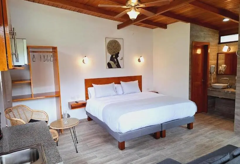 キングサイズベッドのスイートルーム, Royal River Suites & Spa Apart