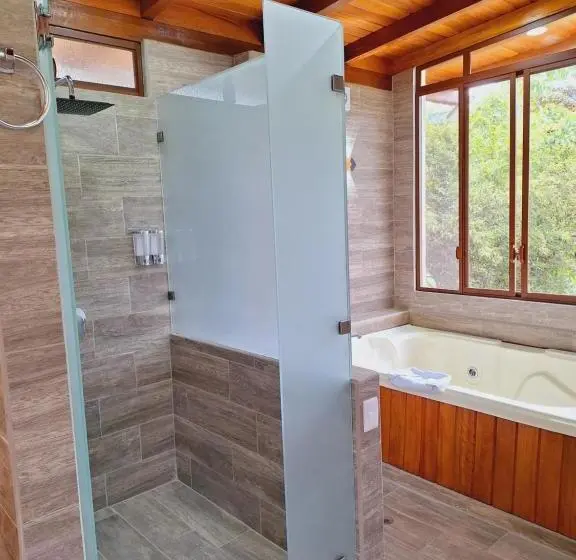 キングサイズベッドのスイートルーム, Royal River Suites & Spa Apart
