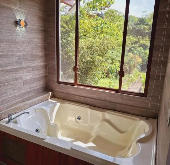 キングサイズベッドのスイートルーム, Royal River Suites & Spa Apart