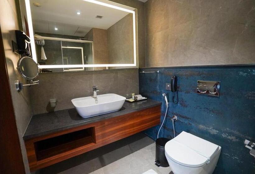 디럭스 스위트, Sterling Lontano Waterfront Wayanad