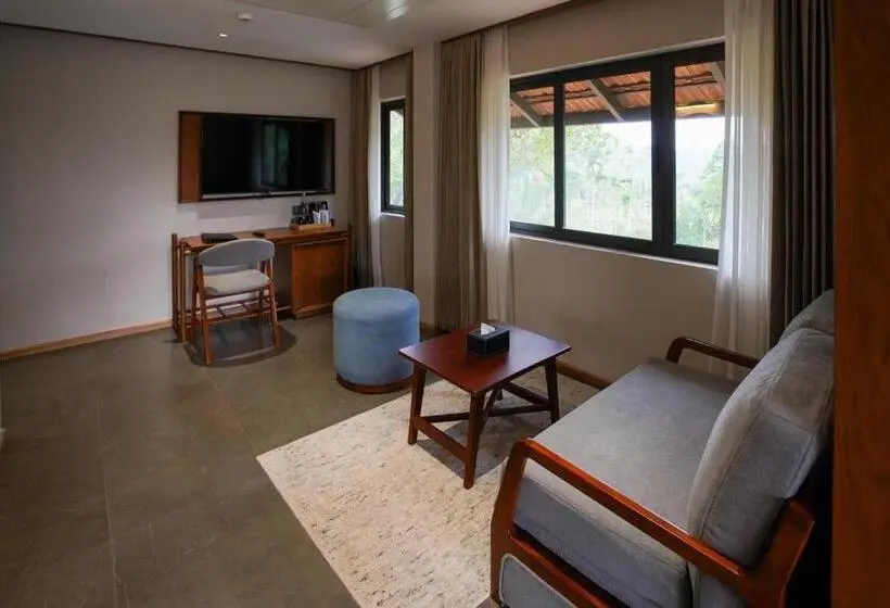 デラックススイート, Sterling Lontano Waterfront Wayanad