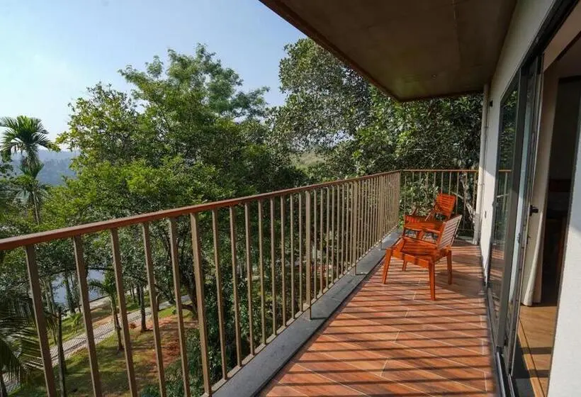 エクゼクティブスイート, Sterling Lontano Waterfront Wayanad