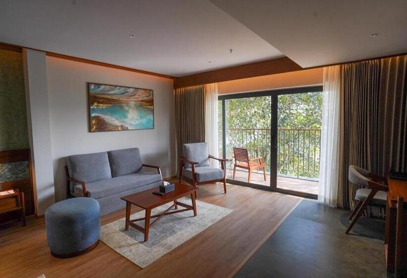 Президентский Люкс, Sterling Lontano Waterfront Wayanad