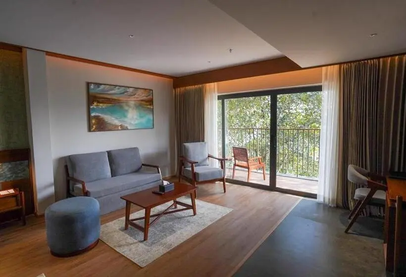プレジデントスイートルーム, Sterling Lontano Waterfront Wayanad