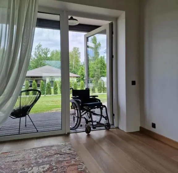 اتاق استاندارد برای معلولان, Home Stay Juniper