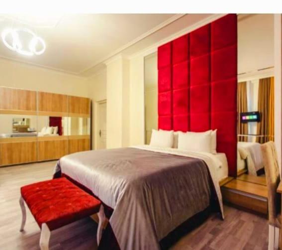 اتاق استاندارد یک نفره, Jeanne D Arc