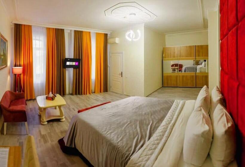 اتاق استاندارد یک نفره, Jeanne D Arc