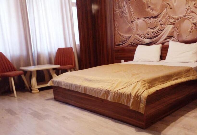 اتاق استاندارد چهار تخته, Jeanne D Arc