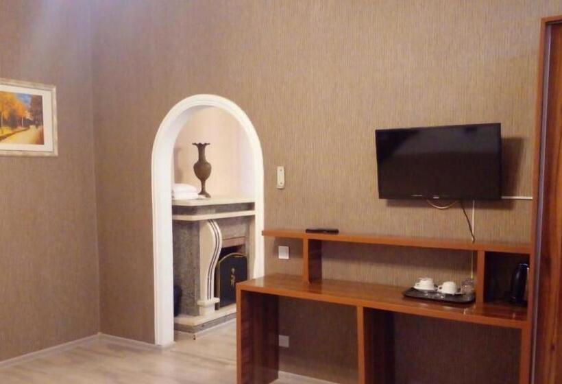 اتاق استاندارد چهار تخته, Jeanne D Arc