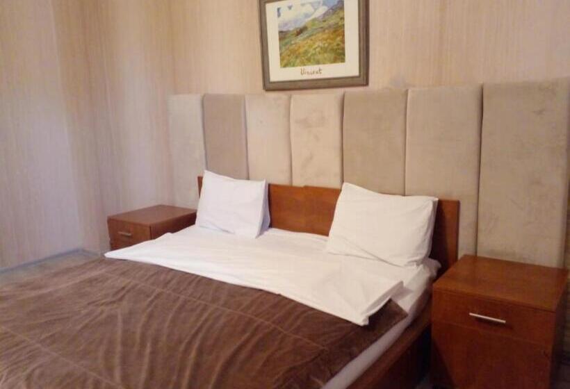 اتاق استاندارد چهار تخته, Jeanne D Arc