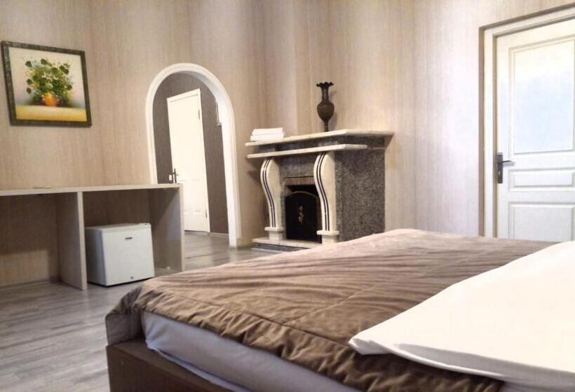 اتاق استاندارد چهار تخته, Jeanne D Arc