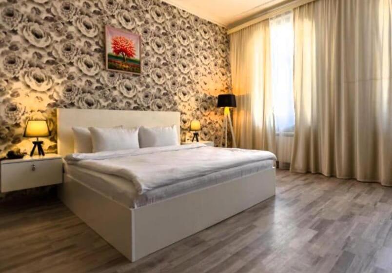 اتاق استاندارد چهار تخته, Jeanne D Arc