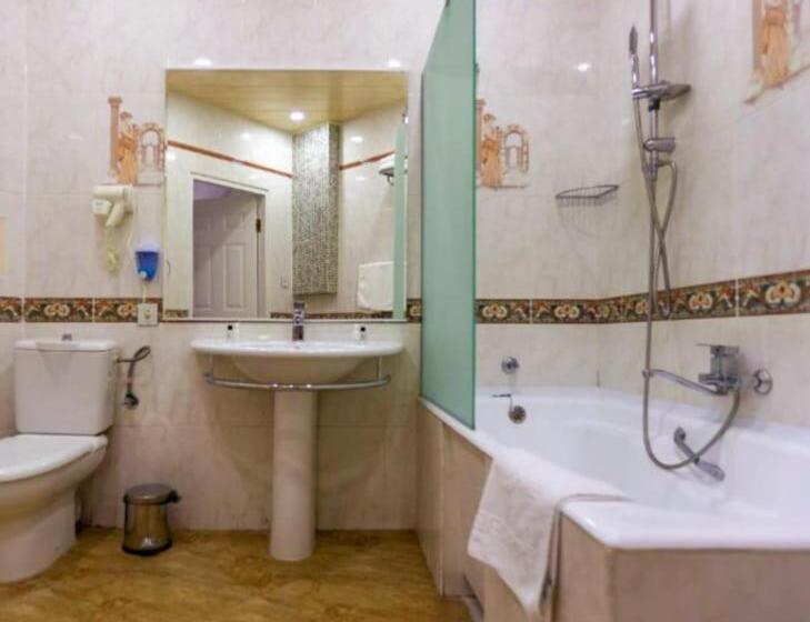 اتاق استاندارد چهار تخته, Jeanne D Arc