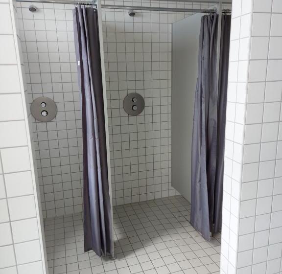 バス共有のスタンダードルーム, Klaarcamp