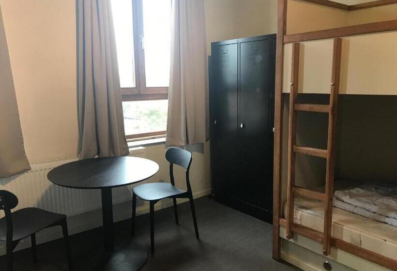 バス共有のスタンダードルーム, Klaarcamp