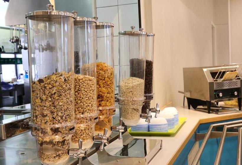 バスルーム共同エコノミー4人部屋, Klaarcamp