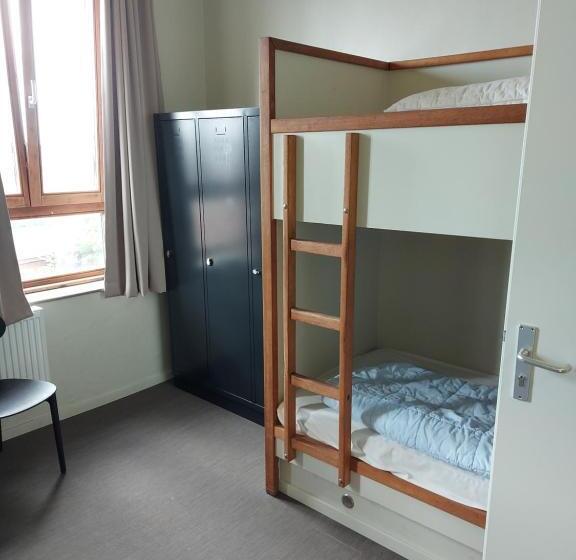 バスルーム共同エコノミー4人部屋, Klaarcamp