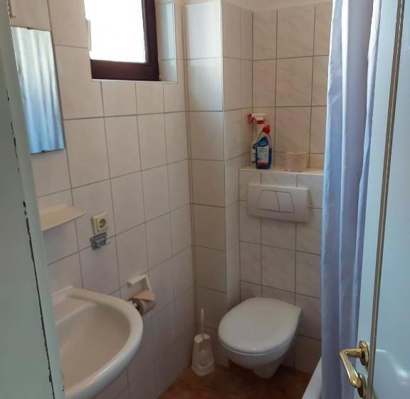 エコノミーシングルルーム, Klaarcamp