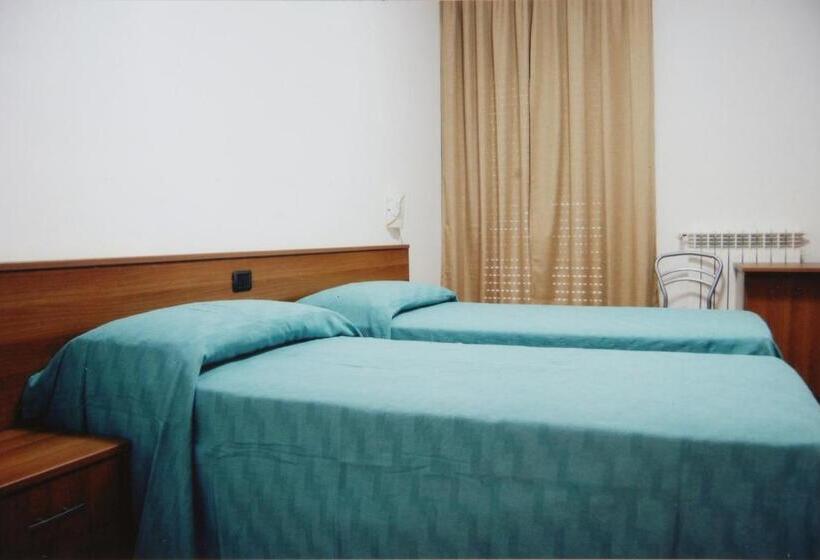 غرفة قياسية ثلاثية, B&b La Collina