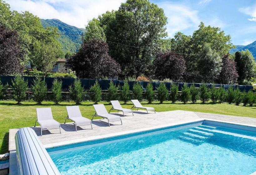 غرفة قياسية ثلاثية, Maison Baptistine