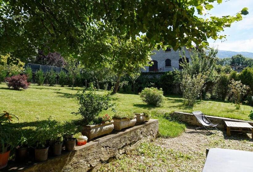 غرفة قياسية ثلاثية, Maison Baptistine