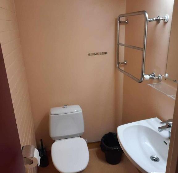 חדר אקונומי, Mäshult Kurs & Lägergård