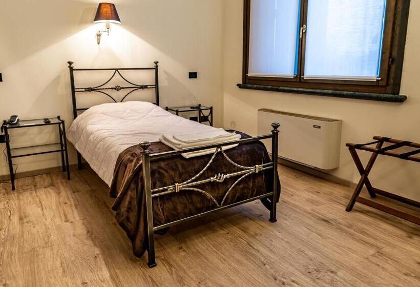 标准单人间, Castellucchio