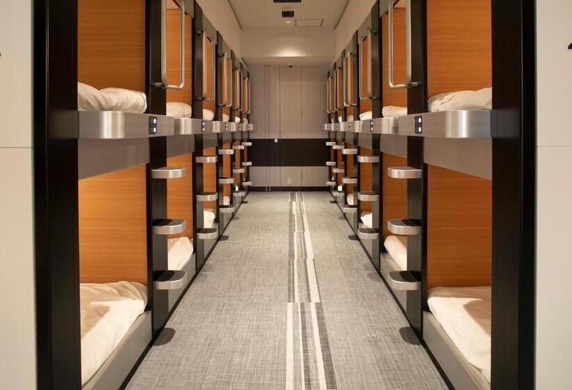 Cama em Quarto Partilhado com Casa de Banho partilhada, Plaza East Cabin For Men Only